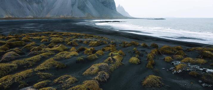 冰岛唯美黑沙滩悬崖海浪航拍