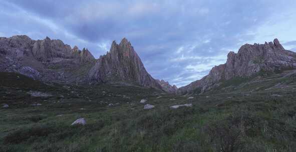 延时川西旅游莲宝叶则高原石头山自然风景