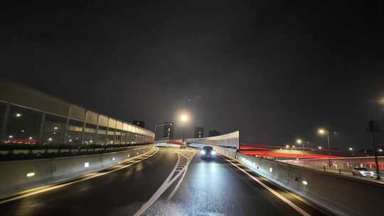 城市夜晚开车第一视角汽车窗外沿途风景马路