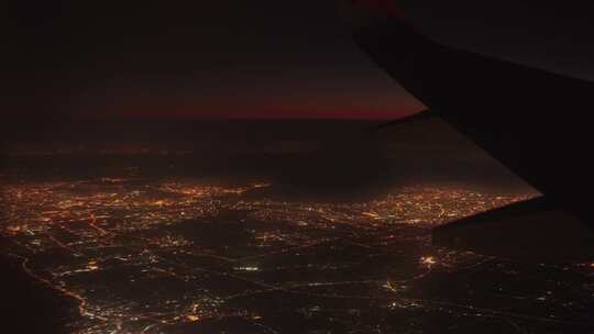 夜晚飞机窗外风景 航拍飞机窗外夜景