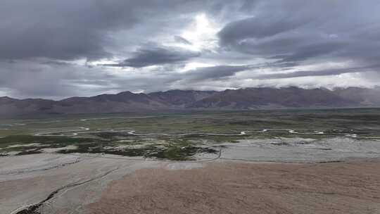 西藏阿里地区清晨航拍风光