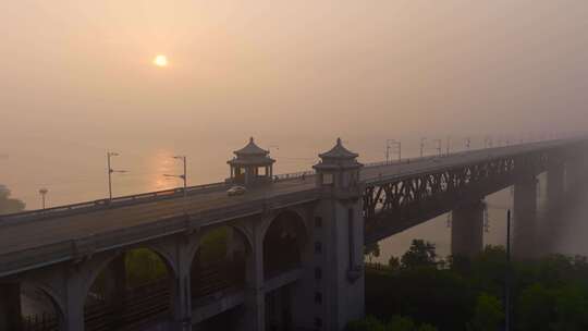 清晨航拍划过武汉长江大桥视频素材模板下载