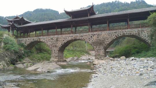湖北省恩施市盛家坝镇二官寨景区古老的桥梁