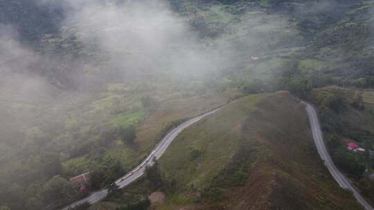 山区道路鸟瞰图