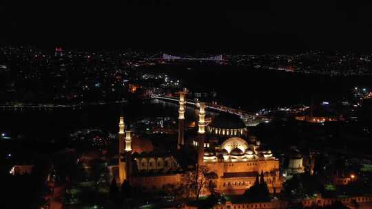 苏莱曼尼耶清真寺和伊斯坦布尔城市夜景