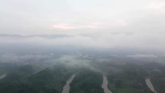 大雾中的龙凤溪延时航拍（重庆北碚）