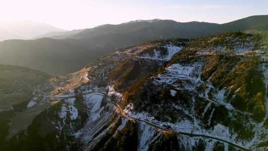 云南香格里拉雪山公路