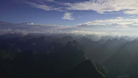 广西早晨大山晨光山川山峰光影山脉喀斯特