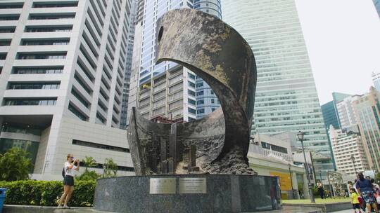 新加坡城镇前的雕塑