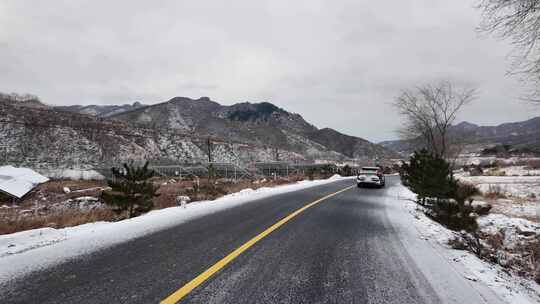 【原创】开车行驶在雪地公路上 下雪开车