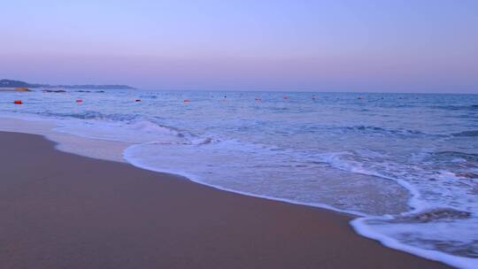 黄昏夕阳下的河北秦皇岛海边沙滩自然风光