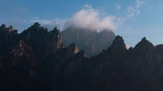 伏牛山老界岭群山日出风景