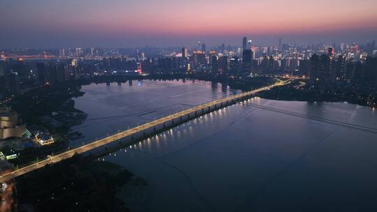 武汉沙湖大桥，略俯视直推下降镜头视频素材模板下载