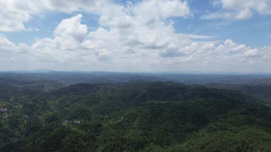 大山、乡村与高速路