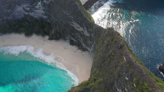 白沙海滩by the Kelingking Beach and Sparkling Waters附近的餐厅视频素材模板下载