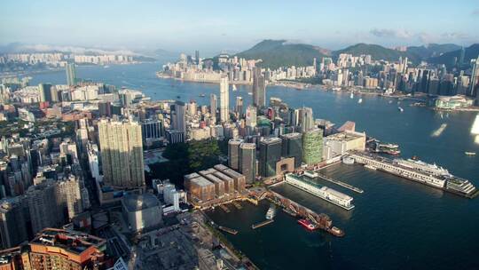 阳光明媚的香港城市风貌