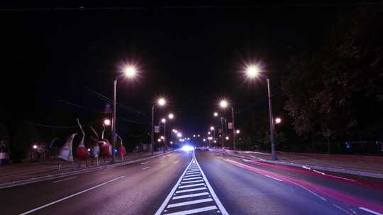 夜晚城市街道路灯亮起延时