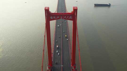中国湖北省武汉市鹦鹉洲长江大桥航拍