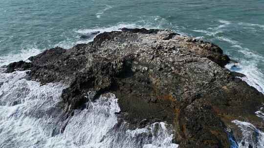 白鹤礁石海浪