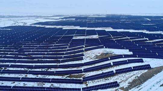 中国西部的太阳能发电场