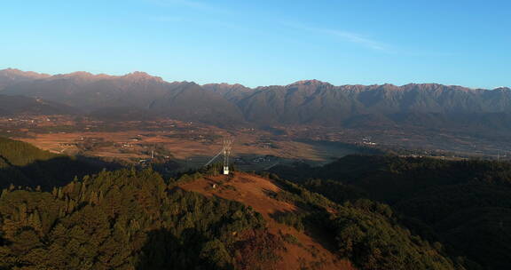 夕阳映红了高黎贡山山脉