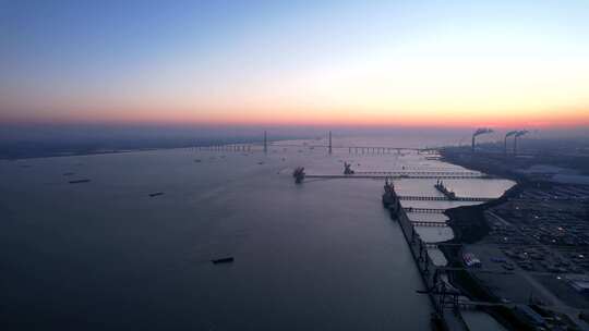逆光唯美航拍港口长江苏通大桥常熟港视频素材模板下载