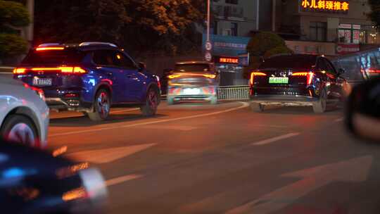 夜晚车窗外城市风景汽车行驶快速移动模糊