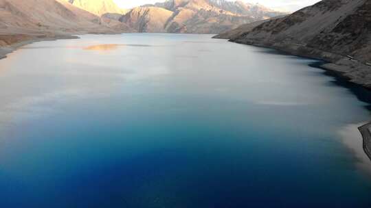 航拍 新疆喀什塔县班迪尔蓝湖/下坂地水库