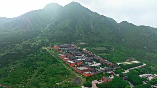 航拍绥中三山风景区宗教寺庙空境视频素材模板下载