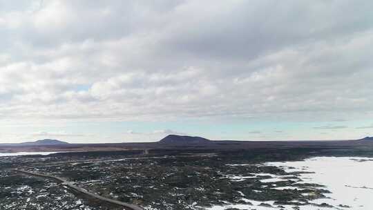 五大连池冬季石海雪地湖泊