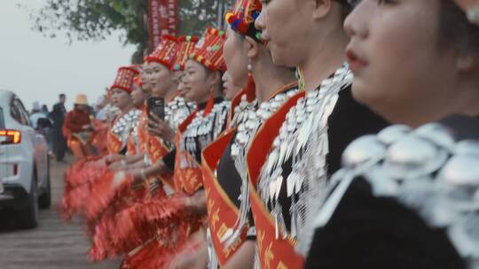 云南旅游风光德宏陇川目瑙纵歌景颇族服饰