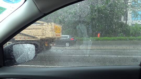 下雨 雨天 雨天出行 雨水