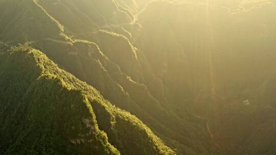 航拍山川峡谷丁达尔效应