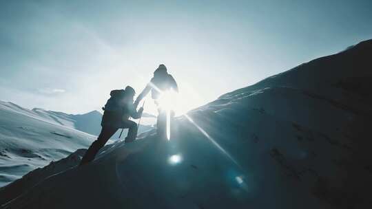 逆光团队徒步登山励志