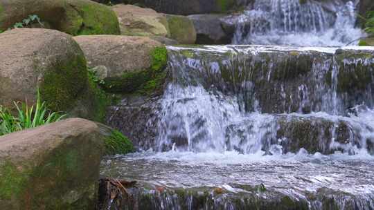 山涧溪流水流