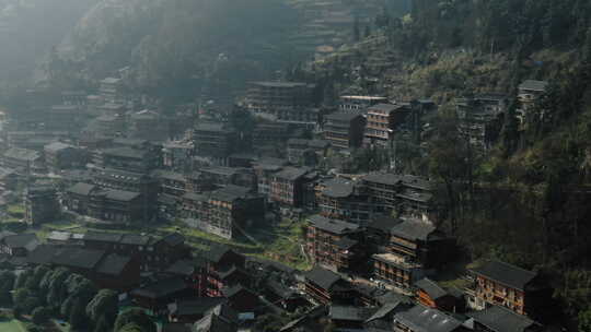 依山而建的特色村落俯瞰全景