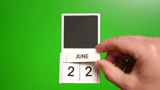 06.绿色背景上日期为6月22日的日历。视频素材模板下载