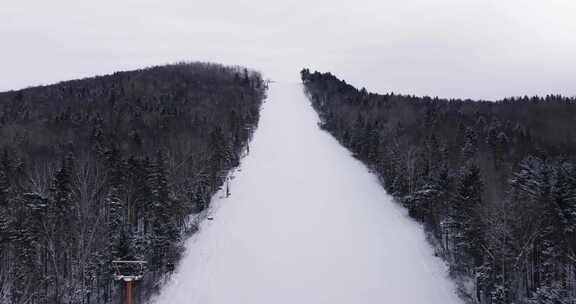 航拍黑龙江伊春梅花山滑雪场雪景