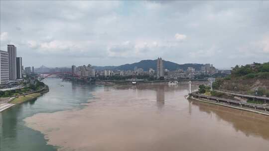 城市中河流两岸的建筑景观宜宾城市风光