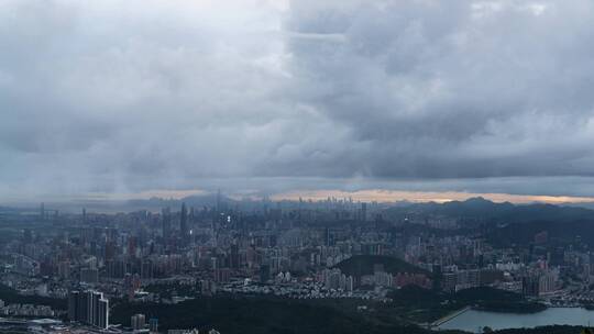 深圳梧桐山雨后云海夜景