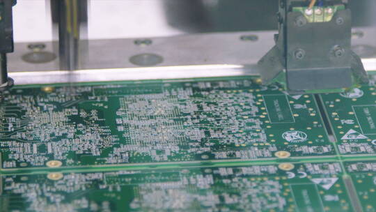 SMT机将元件放置在电路板上视频素材模板下载