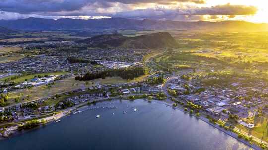 新西兰瓦纳卡小镇黄昏迷人光影