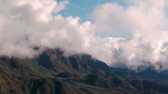 新疆航拍穿过云层山脉草原震撼风景4K大片