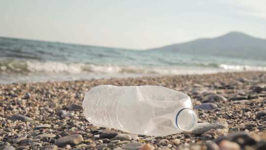 海边的塑料垃圾特写