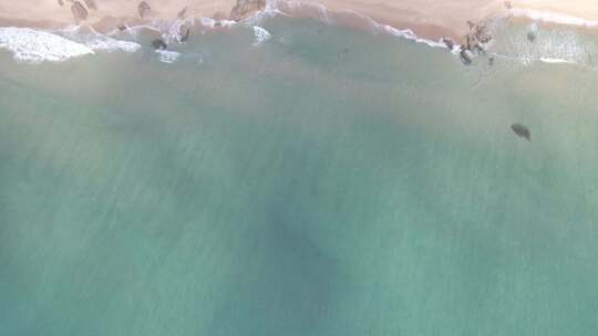 【4K】海岸线波浪拍打沙滩海浪航拍多景别