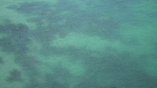 航拍海面风景