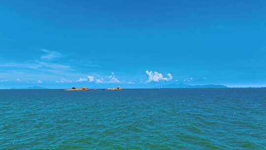 珠海航拍港珠澳大桥大全景 海面低机位飞行