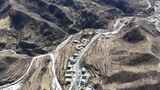 航拍山间蜿蜒公路高清在线视频素材下载