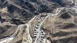 航拍山间蜿蜒公路高清在线视频素材下载