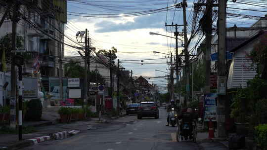 泰国清迈曼谷街道道路晚霞街景